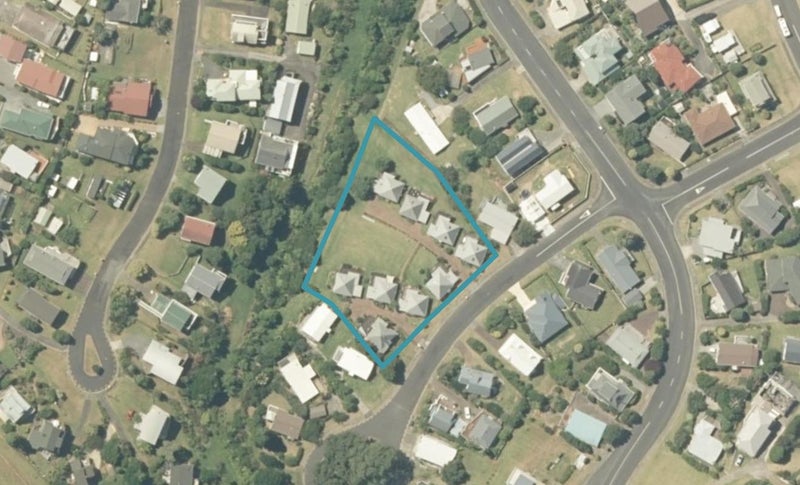 8/104 The Grove, Onemana, Whangamata - Carousel 1