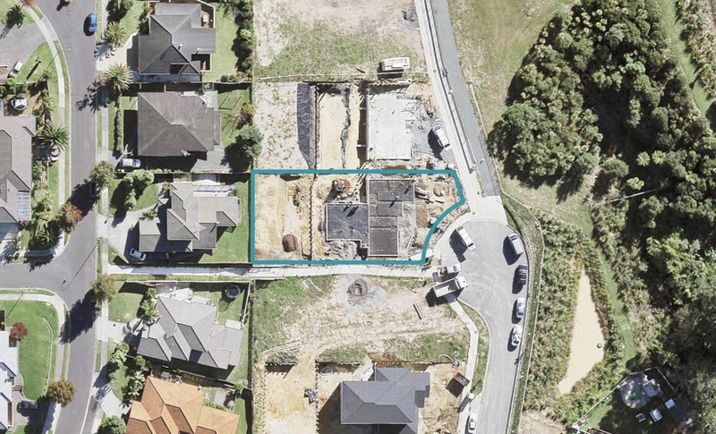 18 Pharlap Drive, Northcross, Auckland - Carousel 1