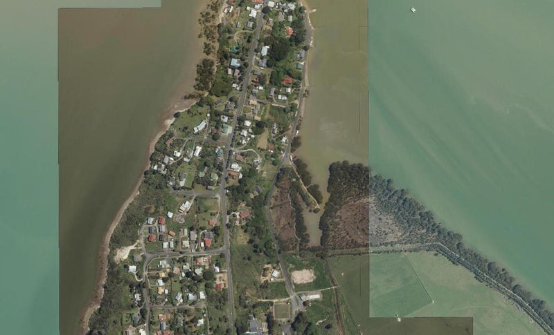 31 Clendon Esplanade, Rawene, Kaikohe - Carousel 1