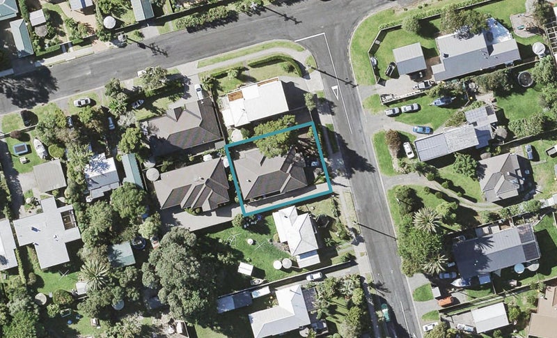 30 Sunkist Bay Road, Beachlands, Auckland - Carousel 1