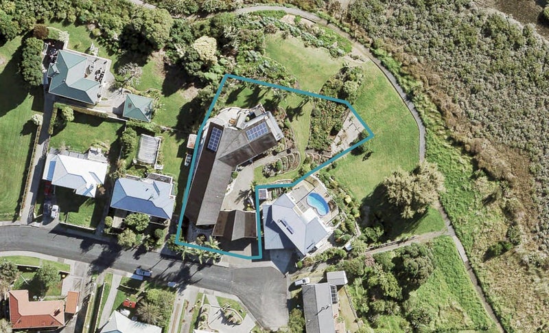 36 Dawnhaven Drive, Te Atatu Peninsula, Auckland - Carousel 1