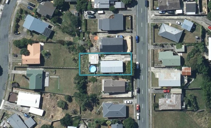 137 Gloaming Hill, Titahi Bay, Porirua - Carousel 1