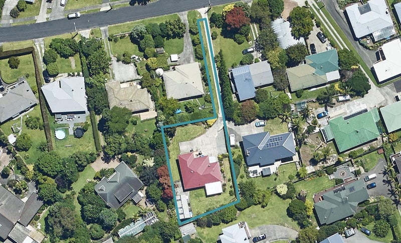 19 Linley Terrace, Judea, Tauranga - Carousel 1