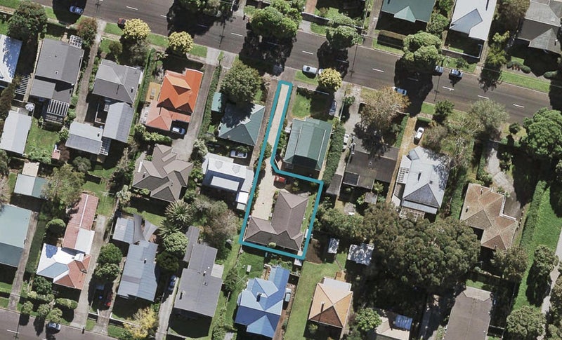 17A Kings Road, Mount Roskill, Auckland - Carousel 1