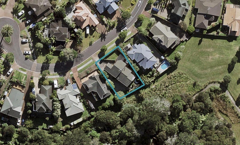 8 Cayman Place, Unsworth Heights, Auckland - Carousel 1