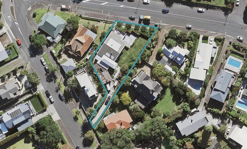 8 Bridge View Road, Birkenhead, Auckland - Carousel 1