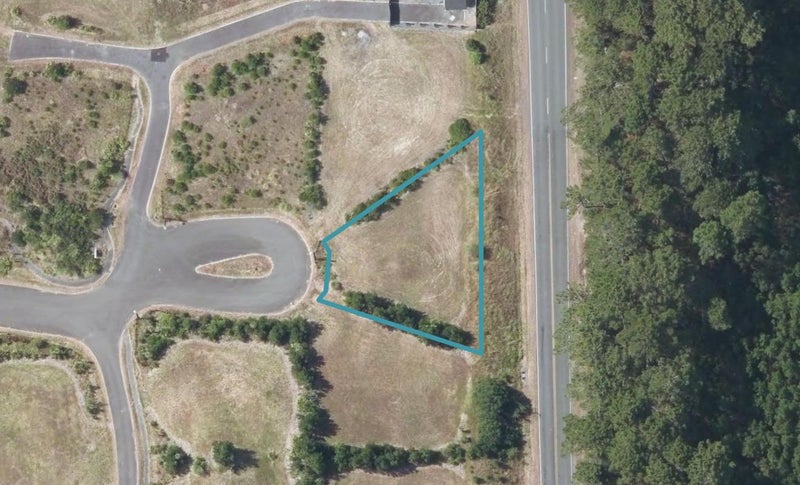 24 Blue Bay Road, Māhia - Carousel 1