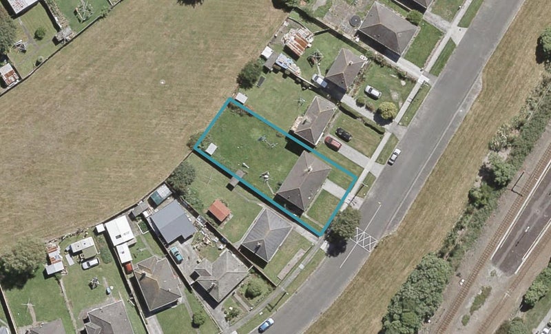 21 Farmer Crescent, Taita, Lower Hutt - Carousel 1