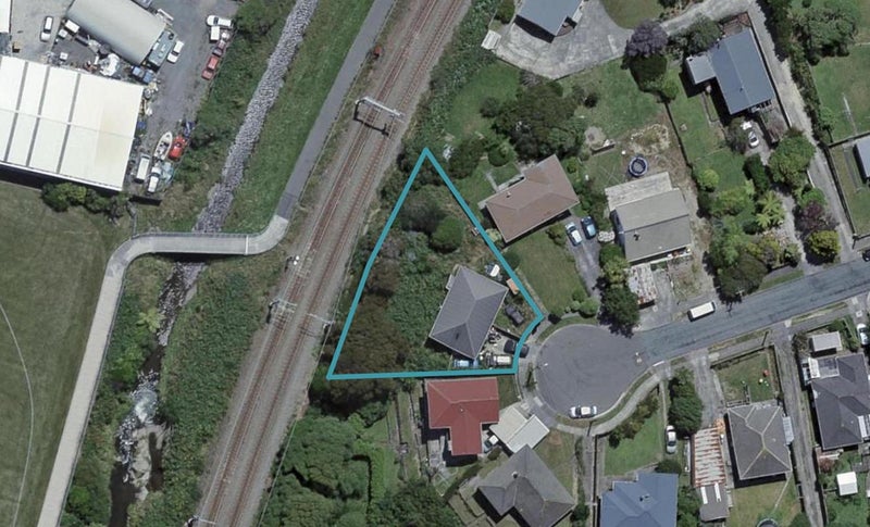 14 Massey Street, Tawa, Wellington - Carousel 1