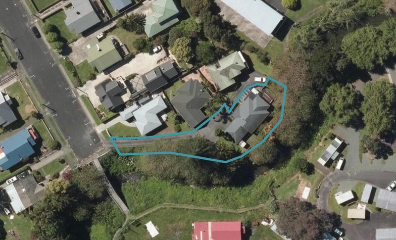 17 Bernard Street, Avenues, Whangārei - Carousel 1