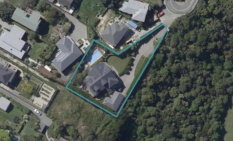 1 Cave Terrace, Redcliffs, Christchurch - Carousel 1