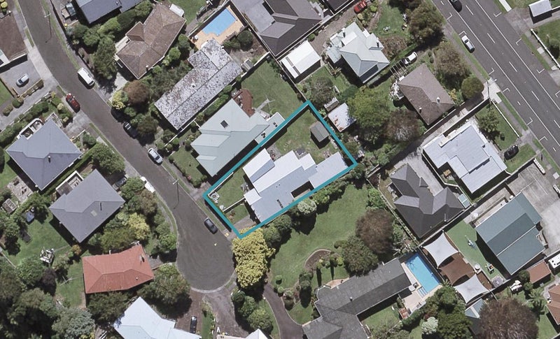 9 Onslow Place, Merrilands, New Plymouth - Carousel 1