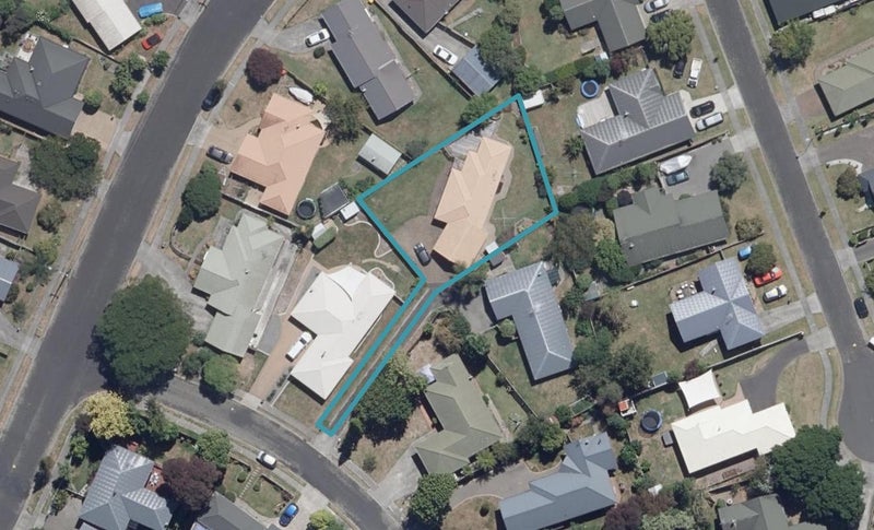 5 Plymouth Place, Fairview Downs, Hamilton - Carousel 1
