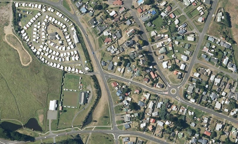 57 Pratt Avenue, Foxton Beach, Foxton - Carousel 1