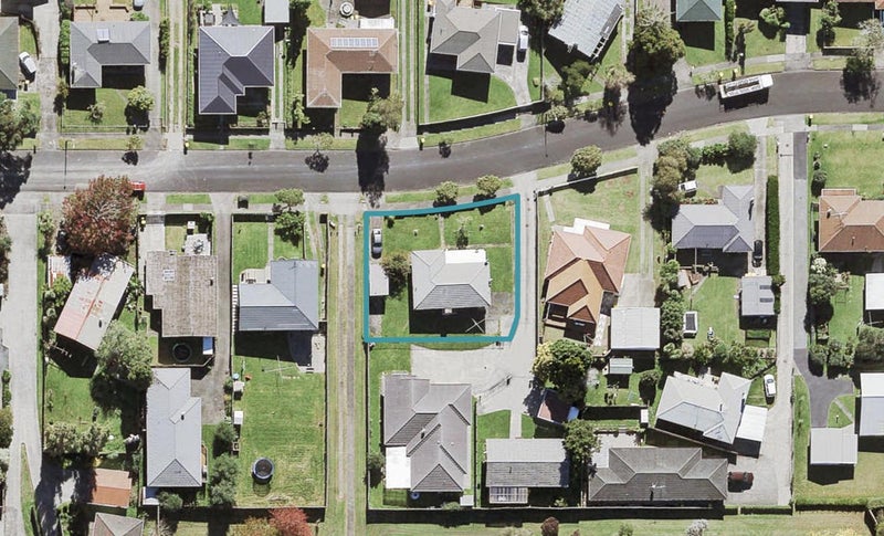 17 Cutler Street, New Lynn, Auckland - Carousel 1