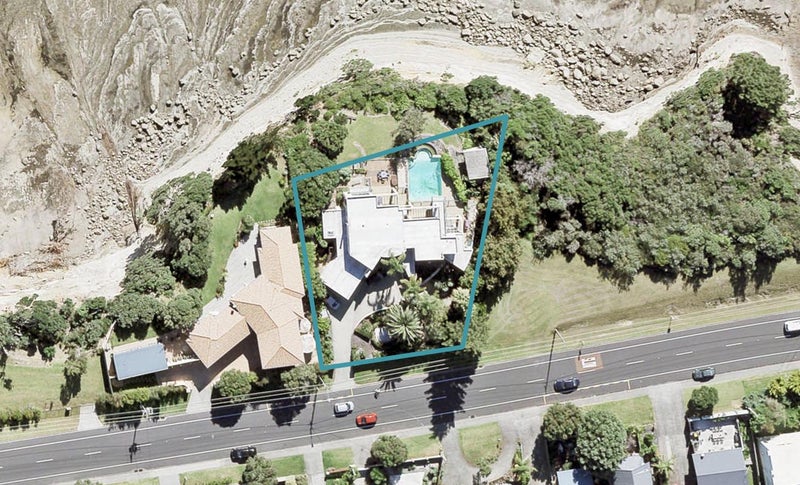 1272 Whangaparaoa Road, Gulf Harbour, Whangaparaoa - Carousel 1
