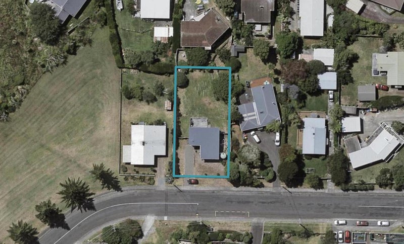 7 Queens Road, Waikanae Beach, Waikanae - Carousel 1