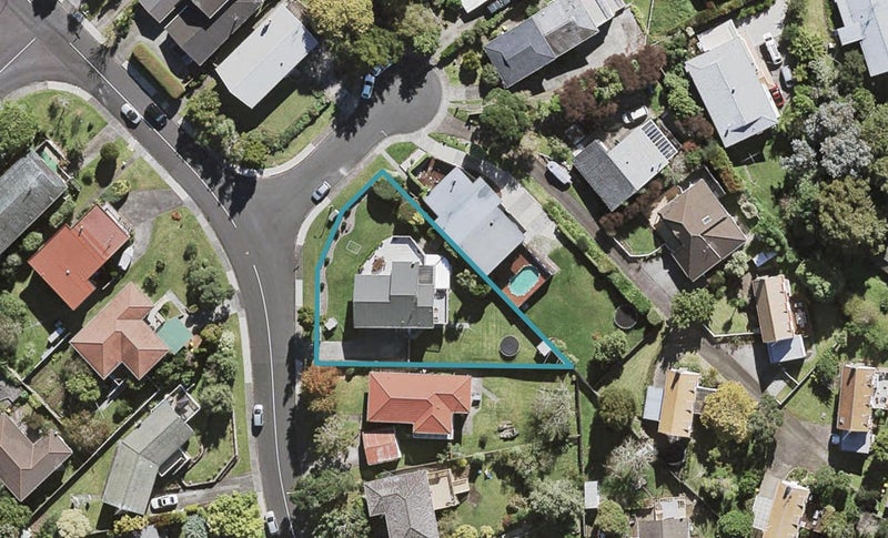 29 Agincourt Street, Glenfield, Auckland - Carousel 1