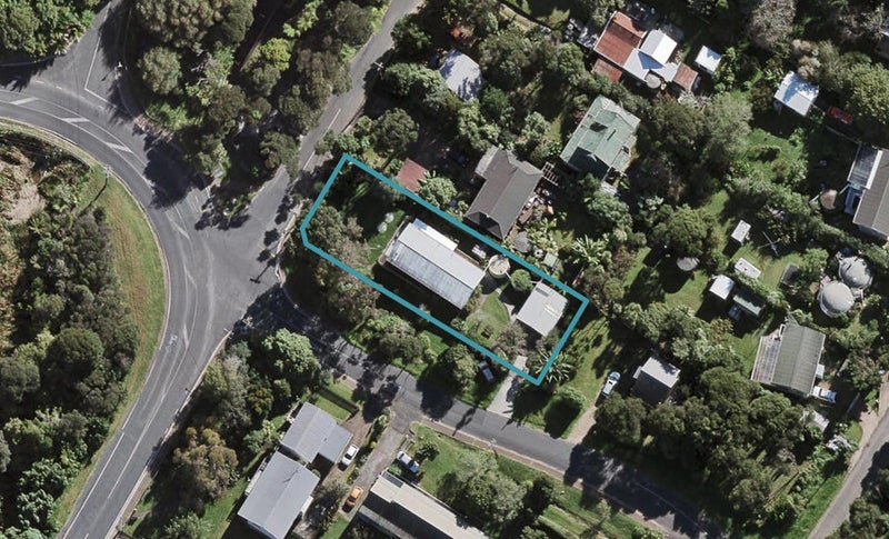 1 Crescent Road East, Ostend, Waiheke Island - Carousel 1