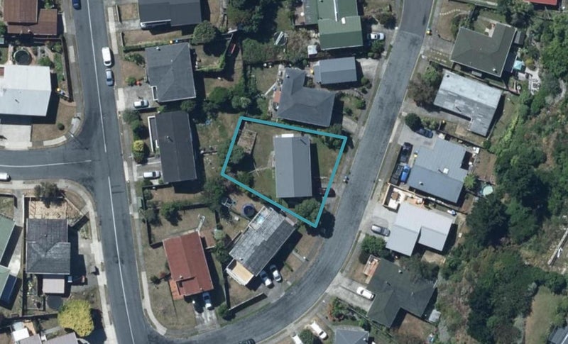 5 Findhorn Place, Papakowhai, Porirua - Carousel 1