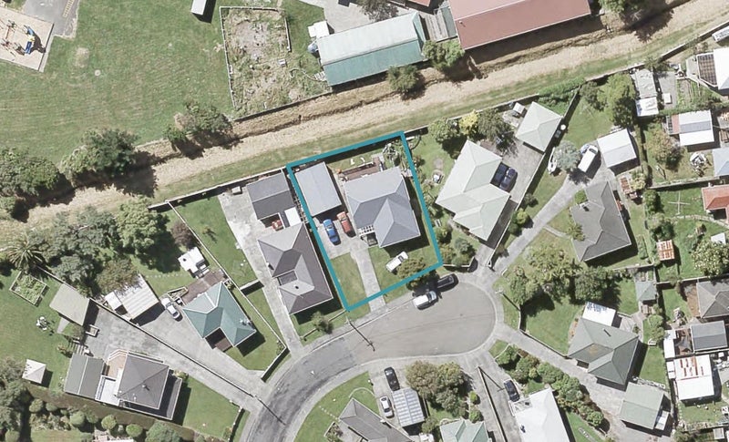 17 Miles Crescent, Wainuiomata, Lower Hutt - Carousel 1