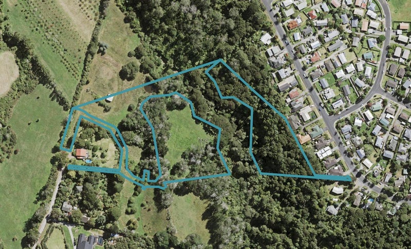 21 Nola Road, Oratia, Auckland - Carousel 1
