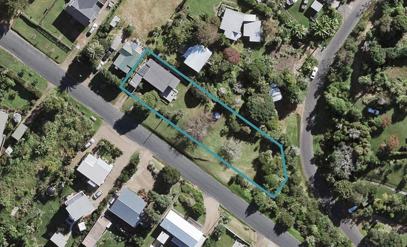 15 Mako Street, Oneroa, Waiheke Island - Carousel 1