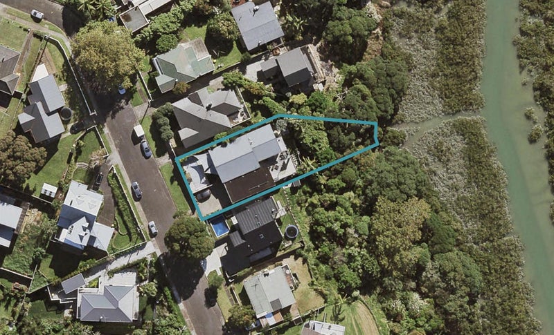 27 Waimana Avenue, Northcote Point, Auckland - Carousel 1