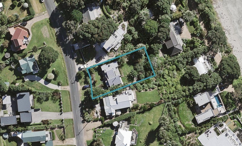 17 Waikare Road, Oneroa, Waiheke Island - Carousel 1