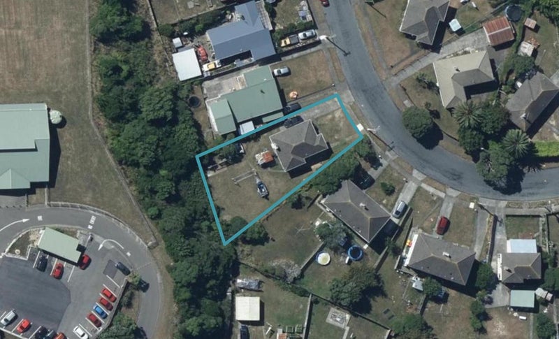 9 Paenui Street, Titahi Bay, Porirua - Carousel 1