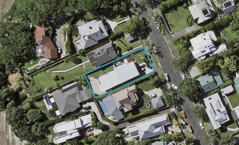 2/9 Second Avenue, Stanley Point, Auckland - Carousel 1