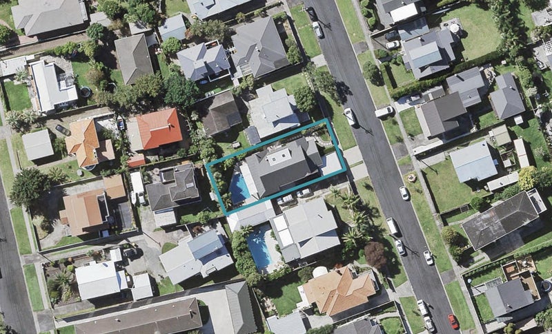 11 Hemi Street, Narrow Neck, Auckland - Carousel 1