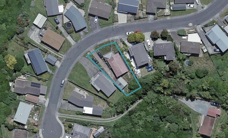 9 Evesham Place, Newlands, Wellington - Carousel 1