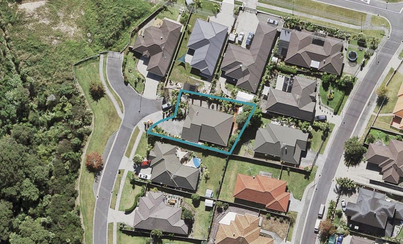 9 Holsten Place, Massey, Auckland - Carousel 1