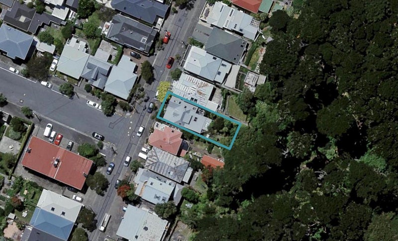 27 Scarborough Terrace, Mount Victoria, Wellington - Carousel 1