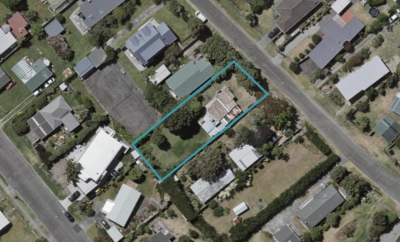 12 Hohiria Street, Waikanae Beach, Waikanae - Carousel 1