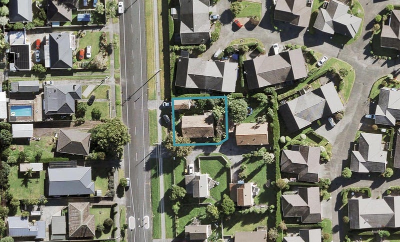 78 Beach Road, Te Atatu Peninsula, Auckland - Carousel 1