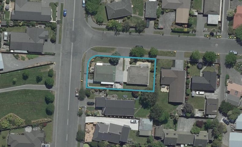 2/2 Kruse Place, Redwood, Christchurch - Carousel 1