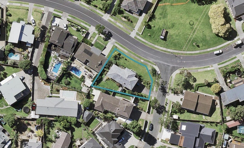 1 Lilian Place, Farm Cove, Auckland - Carousel 1