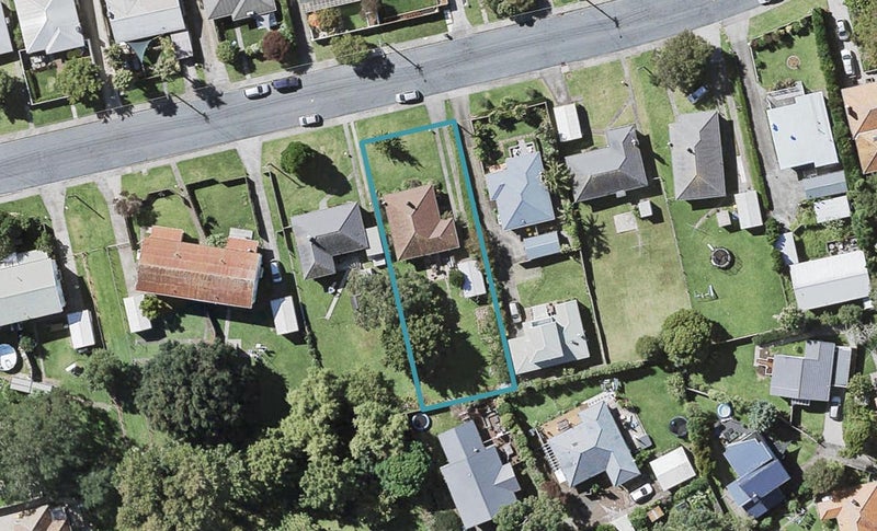 11 Montgomery Avenue, Belmont, Auckland - Carousel 1