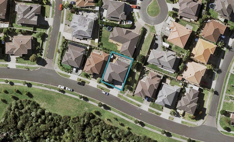 25 Multose Drive, Flat Bush, Auckland - Carousel 1