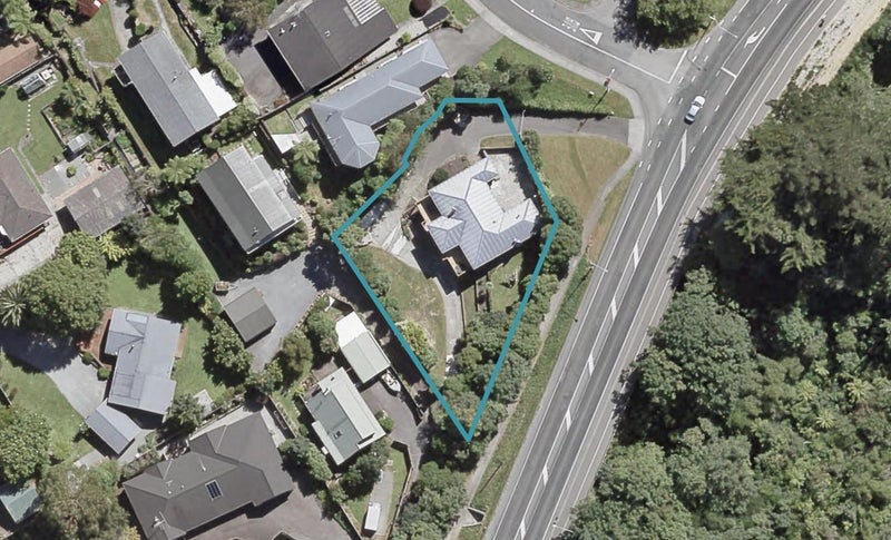 1 Sunnyview Drive, Brown Owl, Upper Hutt - Carousel 1