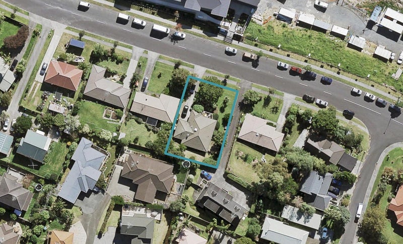 82 Unsworth Drive, Unsworth Heights, Auckland - Carousel 1