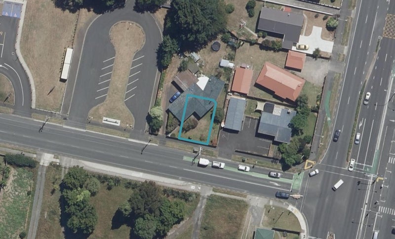 2/4 Collins Road, Melville, Hamilton - Carousel 1