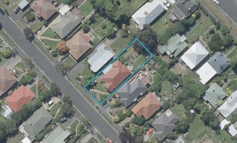 35 Glendining Avenue, North East Valley, Dunedin - Carousel 1