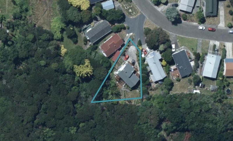 11 Hicks Close, Whitby, Porirua - Carousel 1