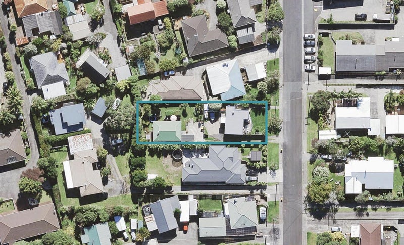 3 Bishop Street, Green Bay, Auckland - Carousel 1