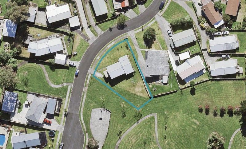 16 Flaunty Place, West Harbour, Auckland - Carousel 1