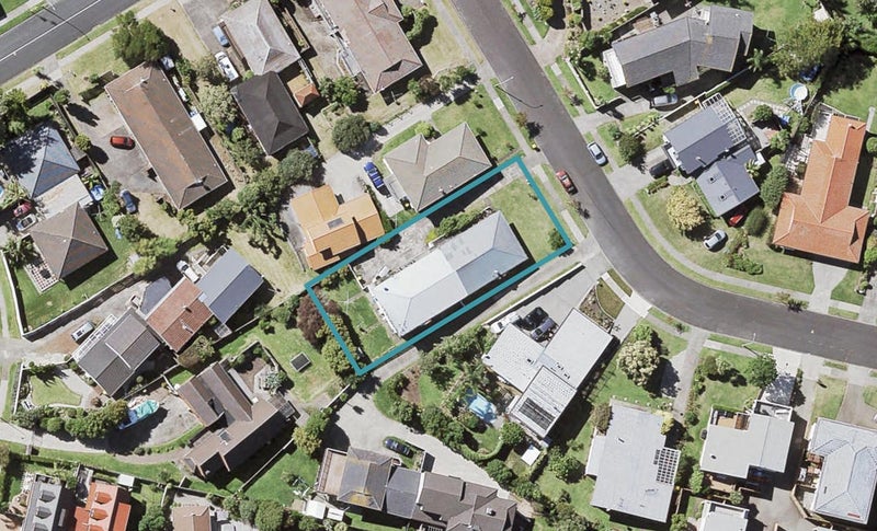 2/64 Sorrel Crescent, Bucklands Beach, Auckland - Carousel 1