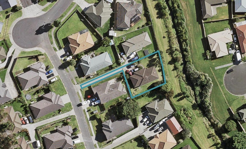 28 Castlefinn Drive, Weymouth, Auckland - Carousel 1